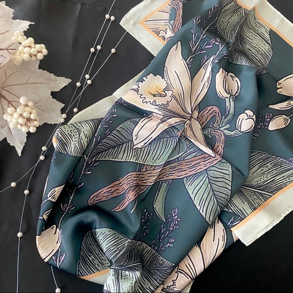 💕Last one Floral Silk Scarf Green Leaf - Picture 2 of 13